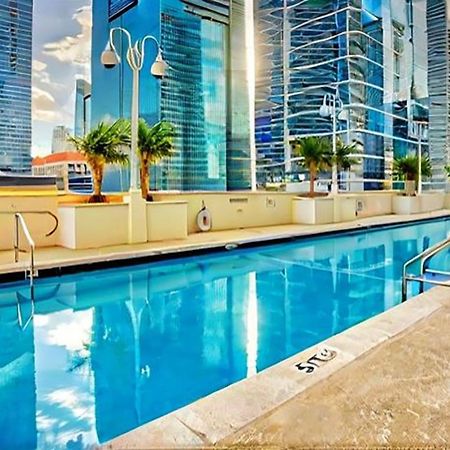 Appartamento Elegant Centric Vibrant Pool Jacuzzi Free Parking Miami Esterno foto