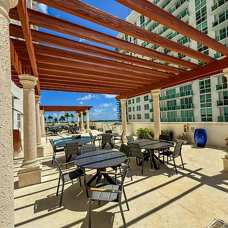 Appartamento Elegant Centric Vibrant Pool Jacuzzi Free Parking Miami Esterno foto