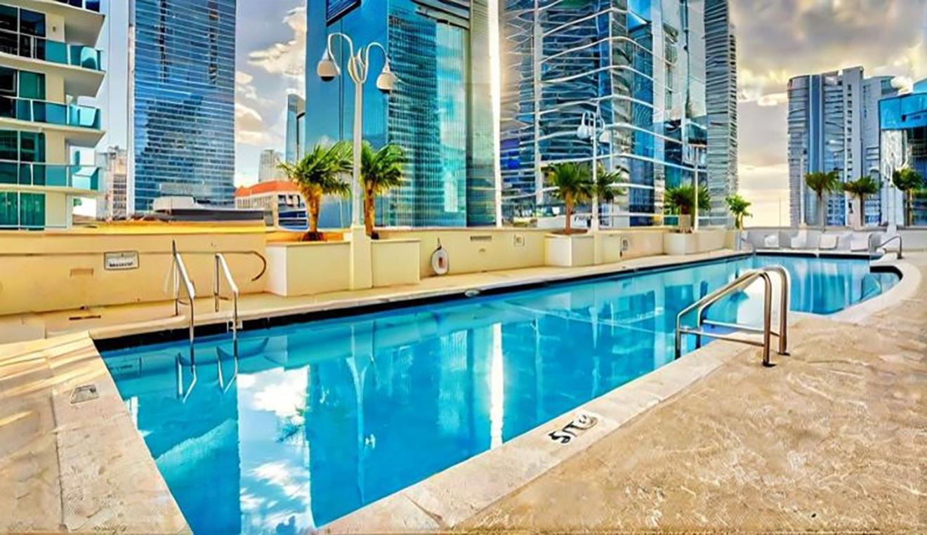 Appartamento Elegant Centric Vibrant Pool Jacuzzi Free Parking Miami Esterno foto