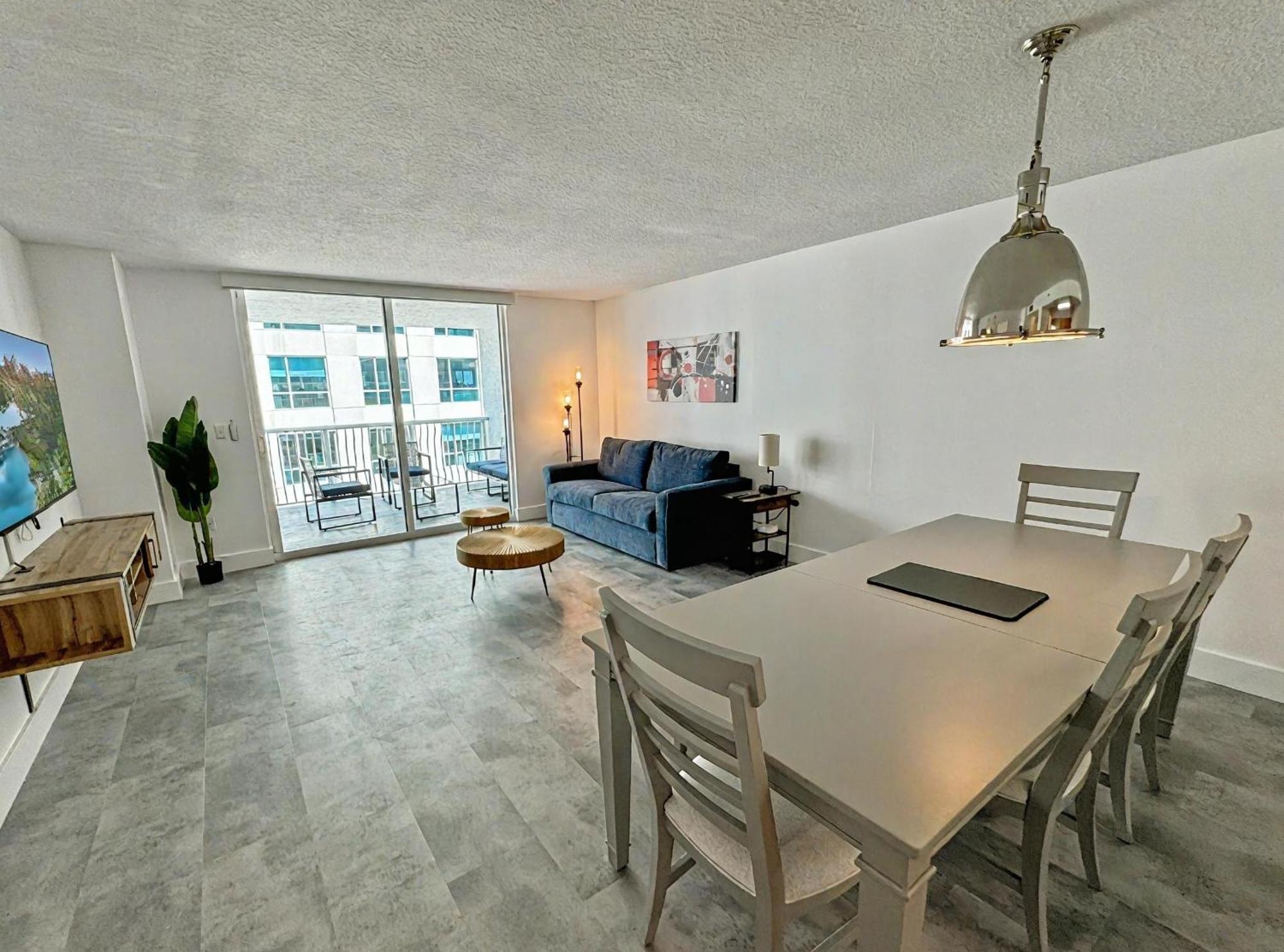 Appartamento Elegant Centric Vibrant Pool Jacuzzi Free Parking Miami Esterno foto