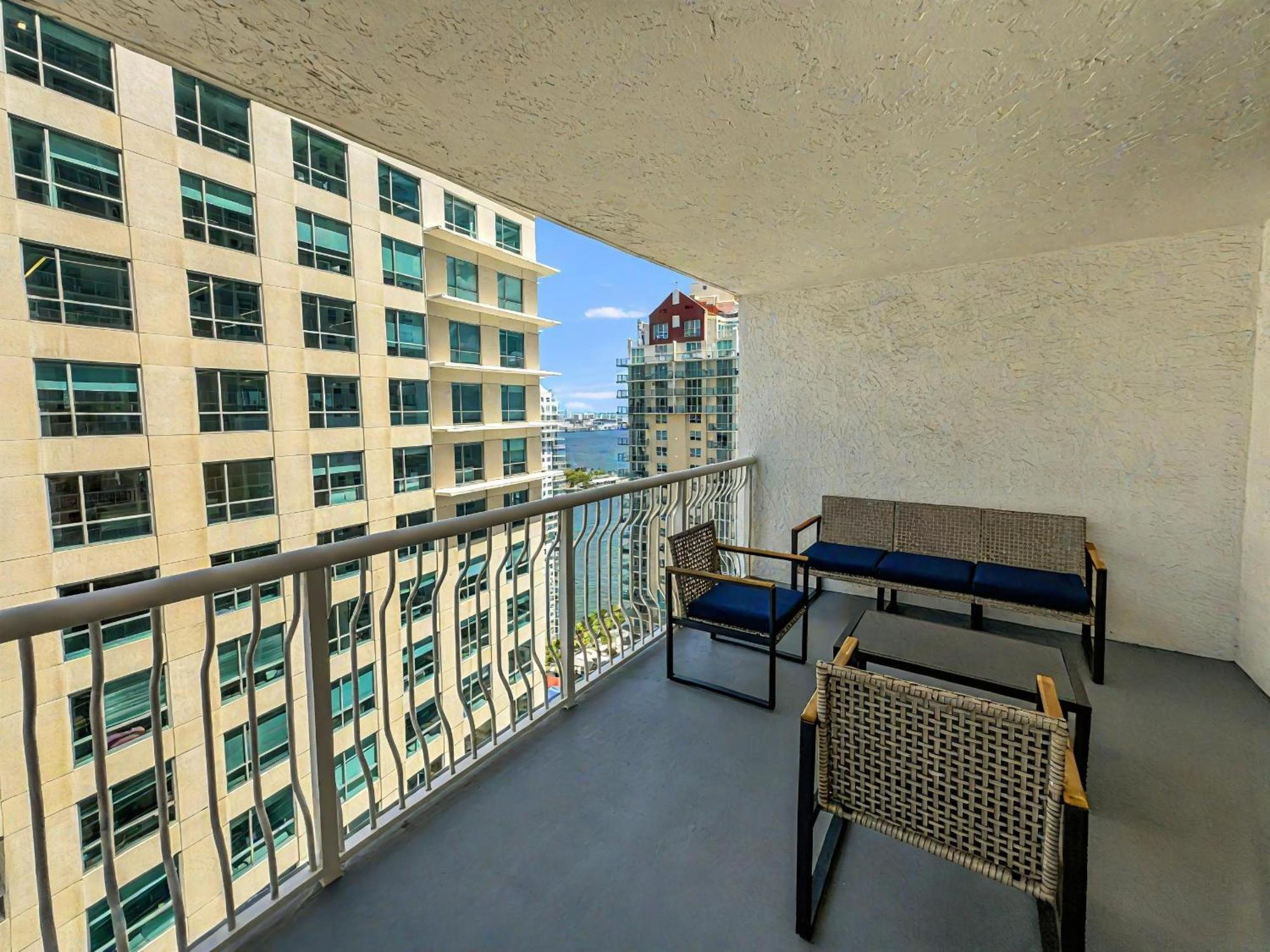 Appartamento Elegant Centric Vibrant Pool Jacuzzi Free Parking Miami Esterno foto