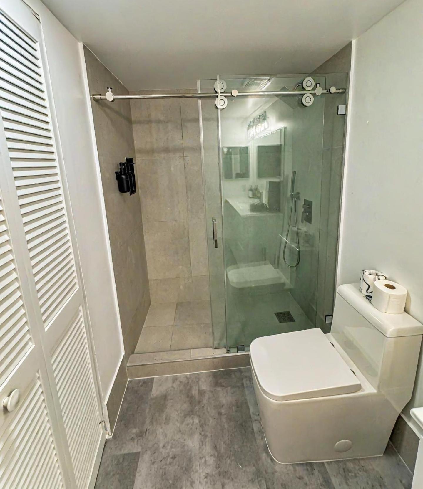 Appartamento Elegant Centric Vibrant Pool Jacuzzi Free Parking Miami Esterno foto