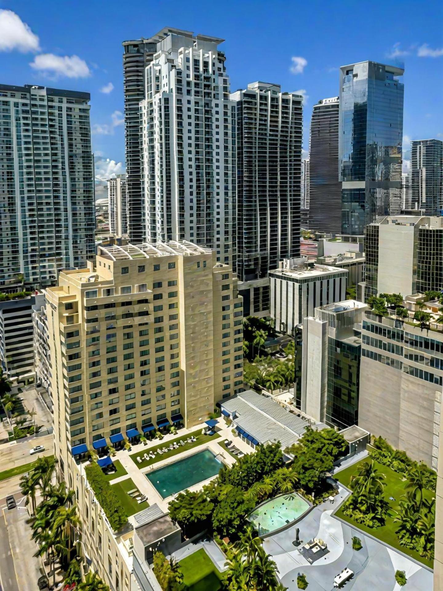 Appartamento Elegant Centric Vibrant Pool Jacuzzi Free Parking Miami Esterno foto