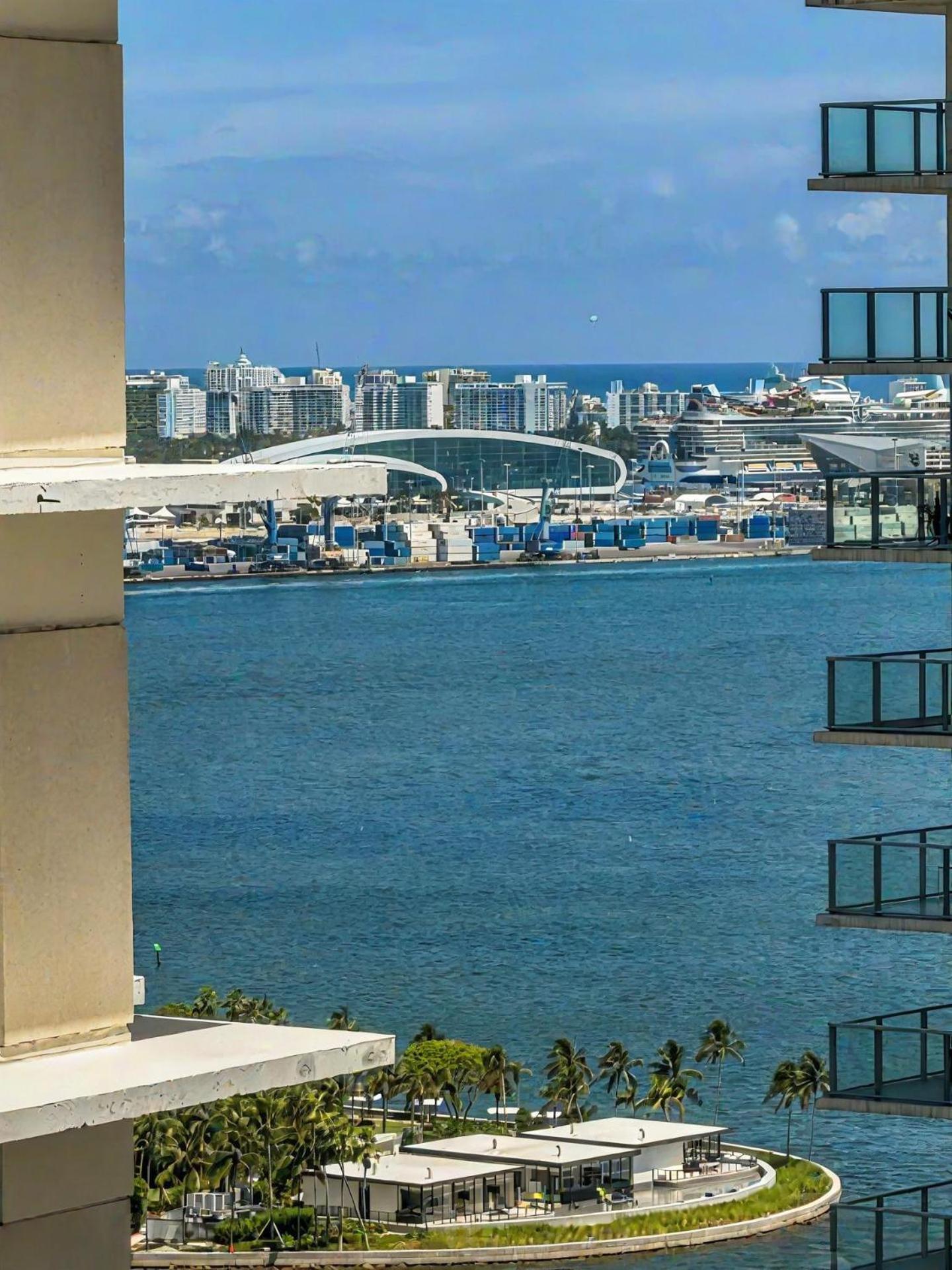 Appartamento Elegant Centric Vibrant Pool Jacuzzi Free Parking Miami Esterno foto