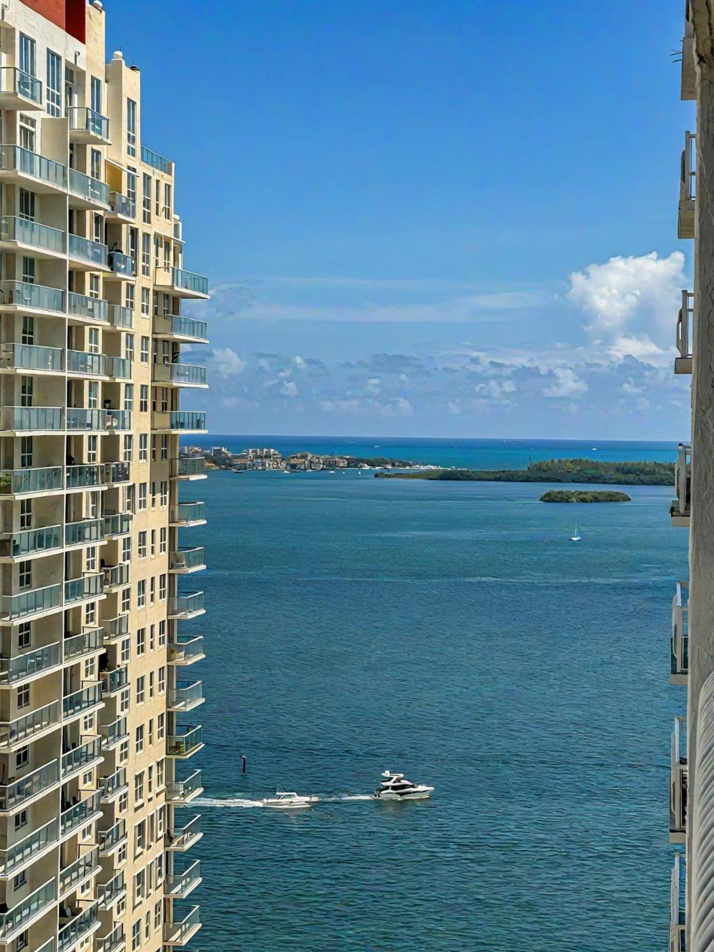 Appartamento Elegant Centric Vibrant Pool Jacuzzi Free Parking Miami Esterno foto